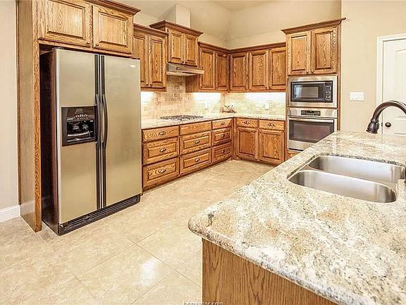 4th image of 15618 Wood Brook Ln