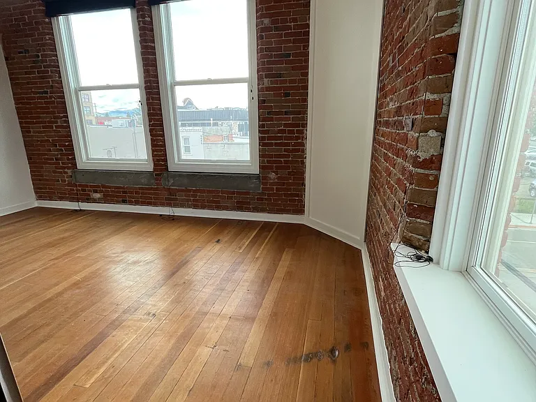 108 E Lewis St #14 — Photo 5