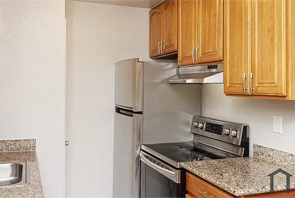 3024 Fruitvale Ave #10 — Photo 1