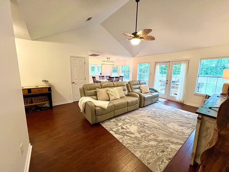 229 Howard Cir — Photo 8
