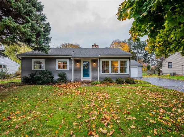 104 W Craig Hill Dr, Rochester, NY 14626