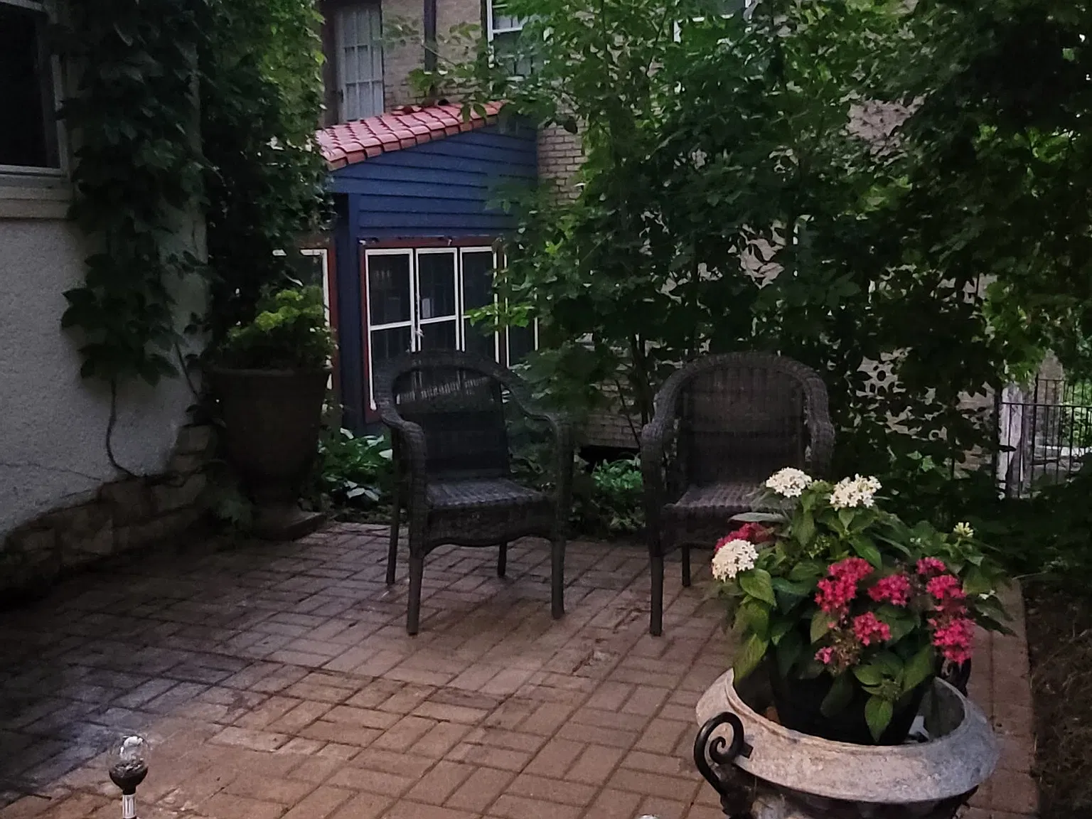 4 bed, 1890 sqft, $2,950 — Photo 2