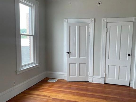 4th image of 526 1/2 W 2nd St