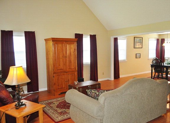 2nd image of 146 Baymeadows Cir