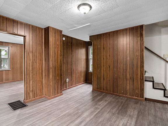 4th image of 115 Fulton St