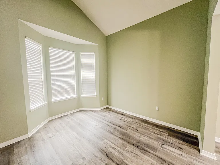 122 Peoria Blvd — Photo 2