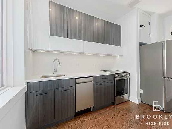 4th image of 124 Erasmus St #4L