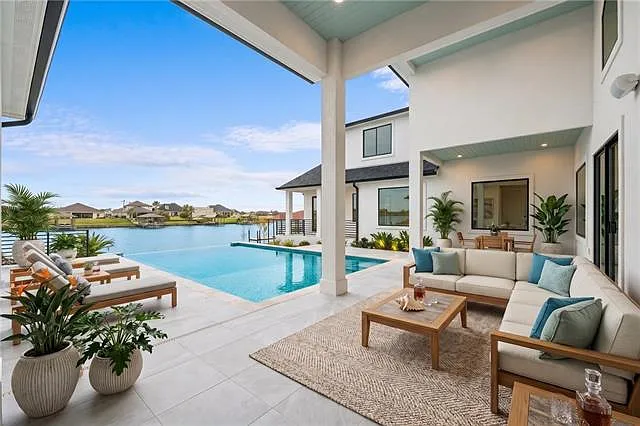 5 bed, 5.5 bath, 3980 sqft, $5,500 — Photo 3