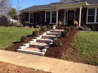 10818 Falkirk Rd, Douglass Hills, KY 40243