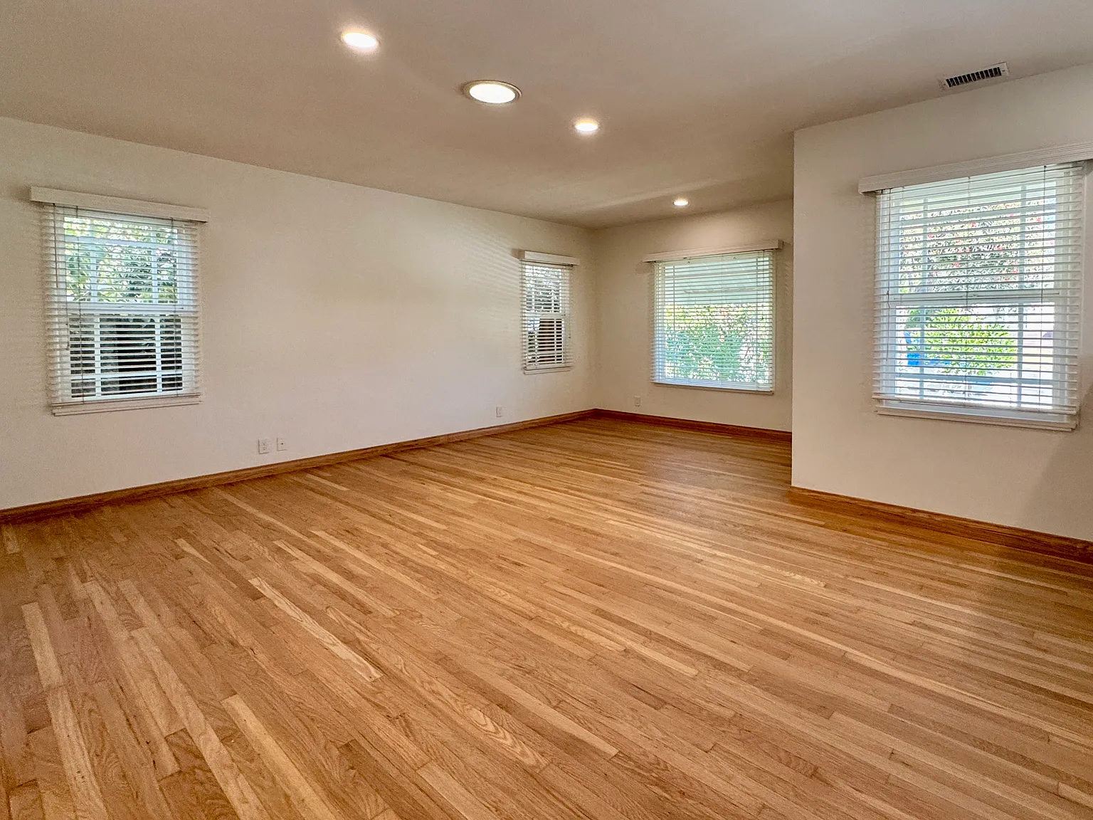 2 bed, 1315 sqft, $4,000 — Photo 3