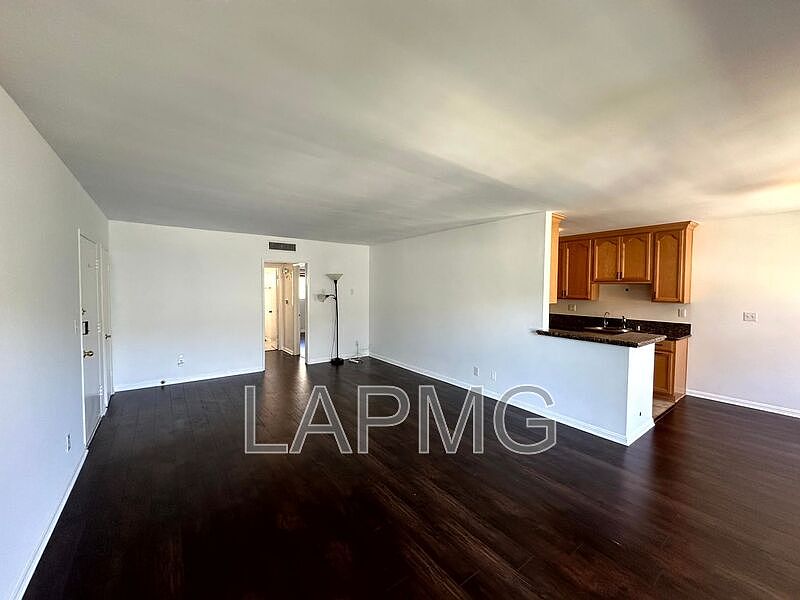 1st image of 5328 Newcastle Ave Unit 60
