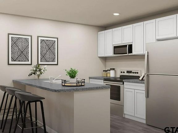 5th image of 405 Bluebonnet Cir