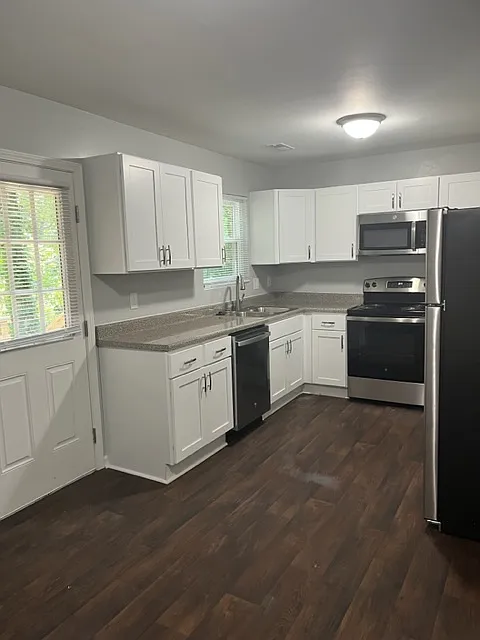 Building Photo - 128 Rainbow Ct #128