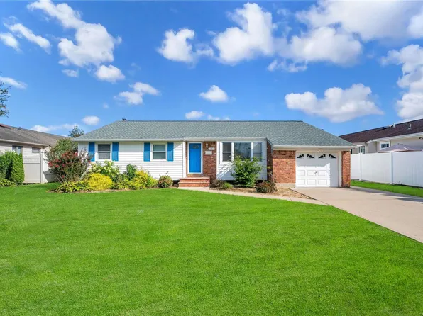 35 S Windhorst Avenue, Bethpage, NY 11714