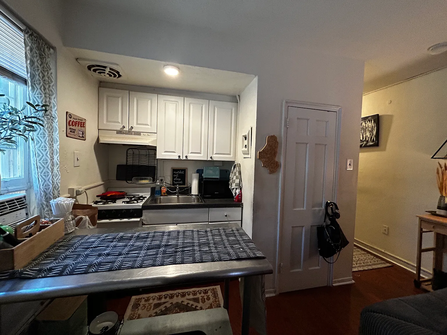 Studio, 400 sqft, $1,250 — Photo 3
