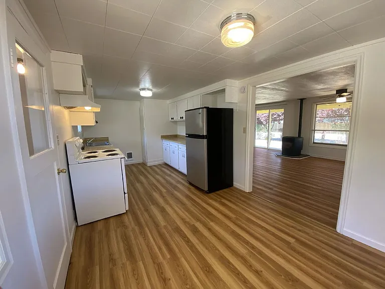 710 W Broccoli St — Photo 8