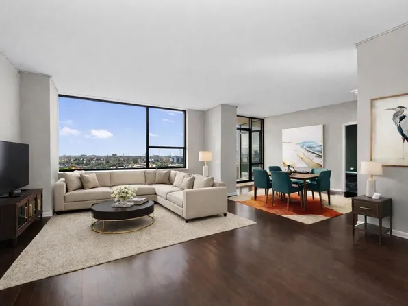 15 Greenway Plz Unit 11A, Houston, TX 77046