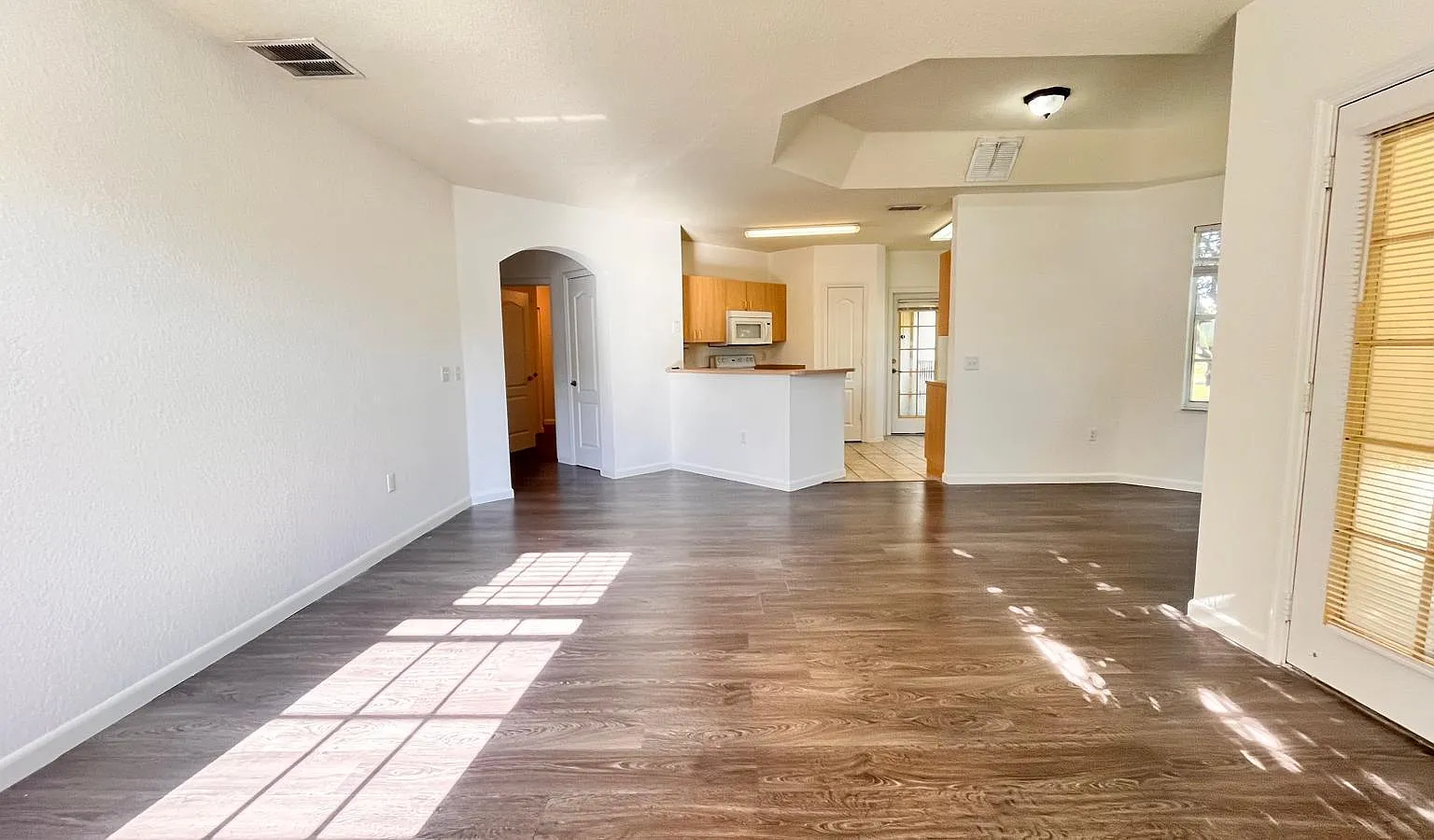 2 bed, 2.0 bath, 1353 sqft, $2,500 — Photo 4
