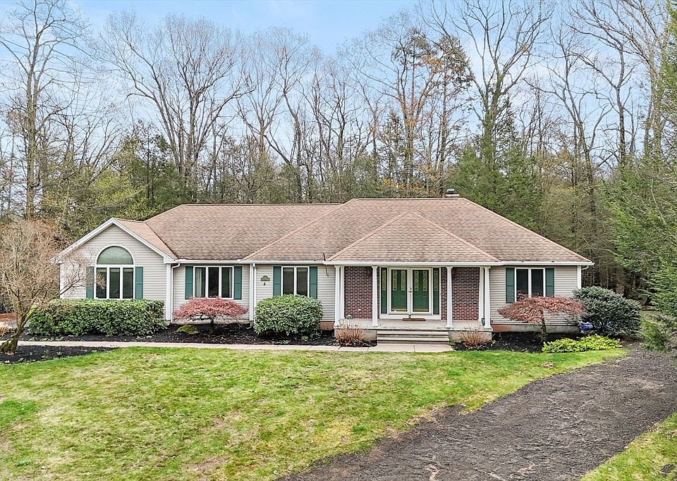1st image of 4 Pearl Brook Rd