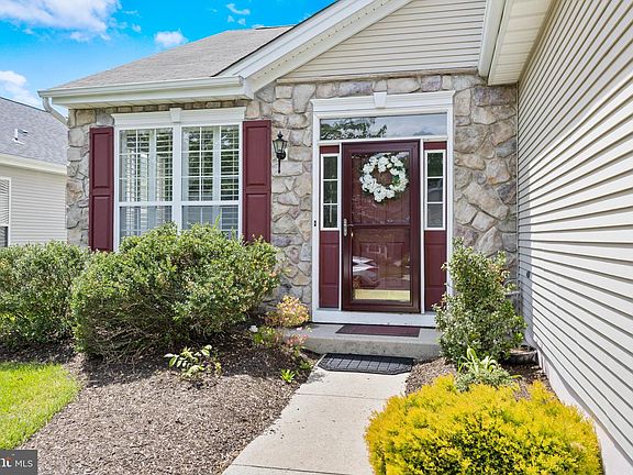 3rd image of 18 Ambrose Dr