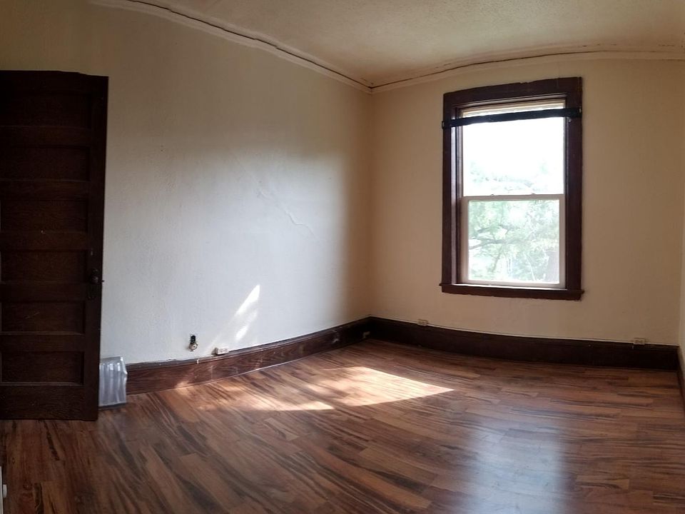 2nd image of 403 Locust St APT 12