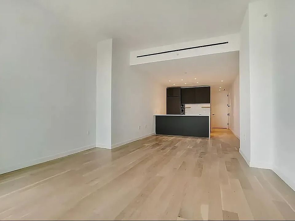 1st image of 329 Broadway #810