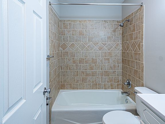 5th image of 400 E Scott Ave #11