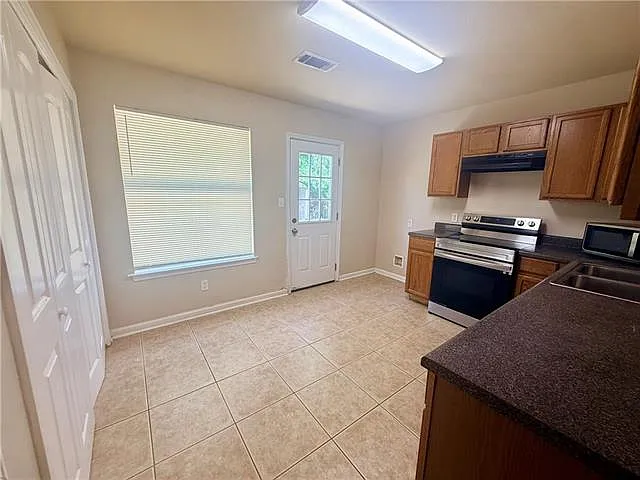 1805 Brookter St — Photo 10