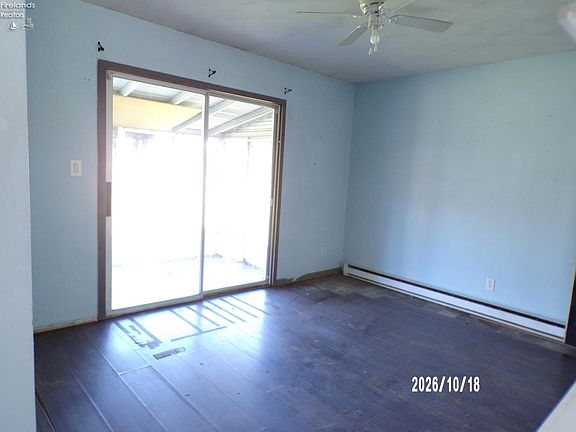 3rd image of 1058 Springwood Dr