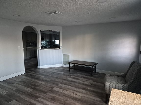 5th image of 410 49th Ave N