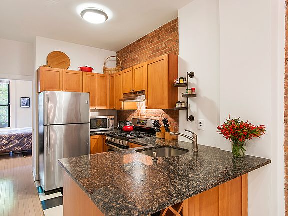 3rd image of 221 W 20th St APT 2W