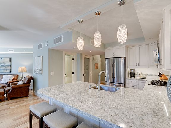 5th image of 500 W Harbor Dr Unit 120