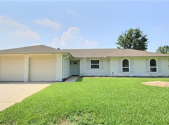 2nd image of 268 Saint Andrews Blvd