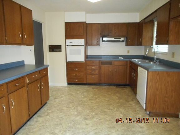 3rd image of 1329 River Bend Dr