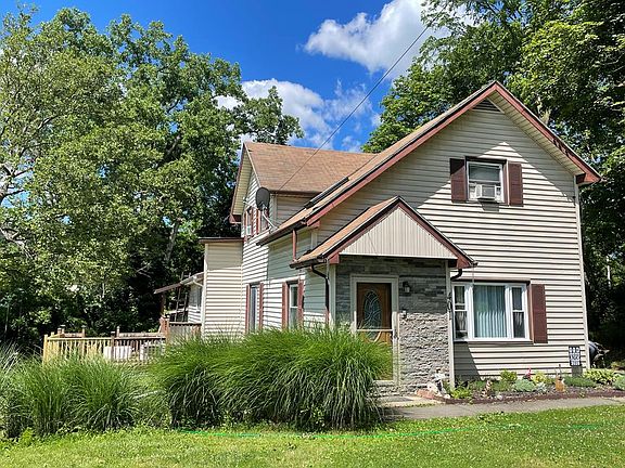 2nd image of 401 College Ave