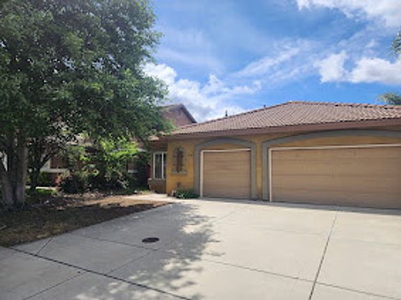 2nd image of 27547 Sierra Madre Dr