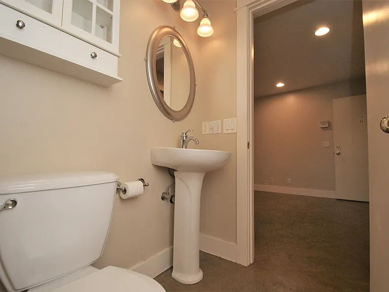 1215 E Spring St — Photo 9