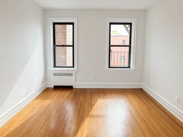 9747 Shore Road image 6 of 8