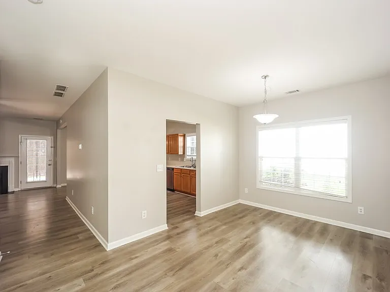 323 Oakhaven Way — Photo 5