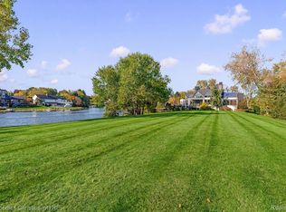 4912 Oakwood Ct, Commerce Township, MI 48382