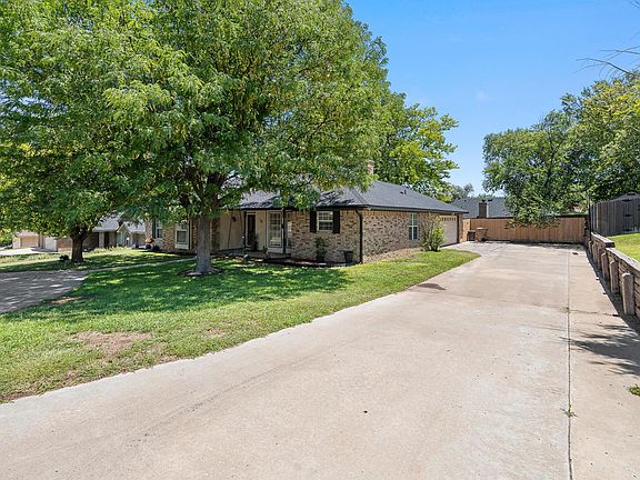 3rd image of 10 Village Dr