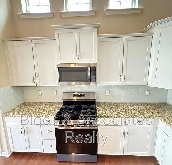 2433 Cedar Rock Dr — Photo 6