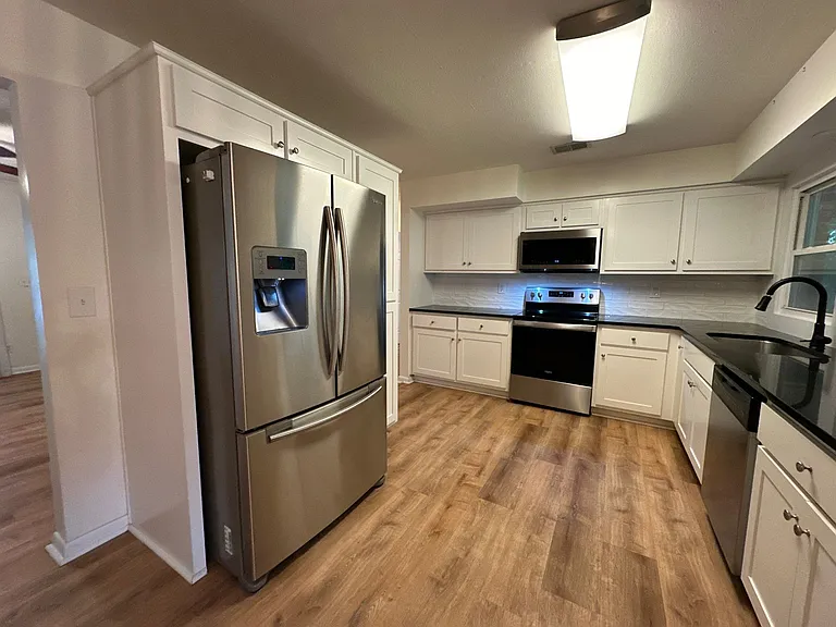 4624 Fairview Dr — Photo 7