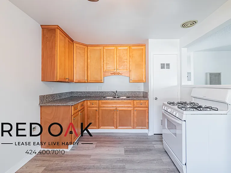 4324 Walnut St #18 — Photo 11
