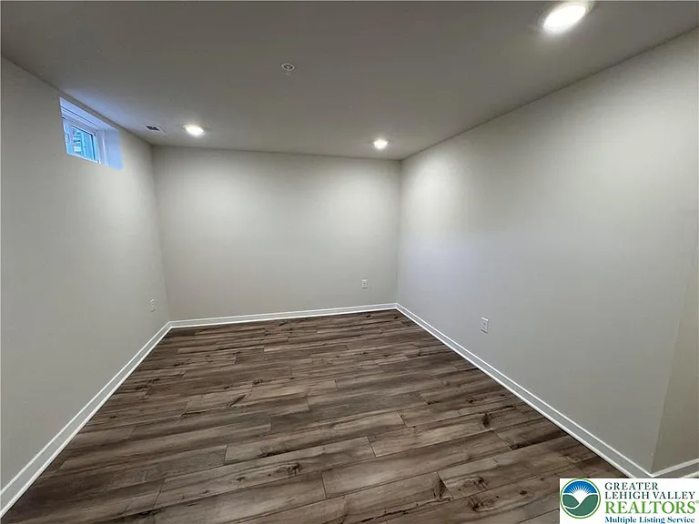7634 Clayton Ave — Photo 4