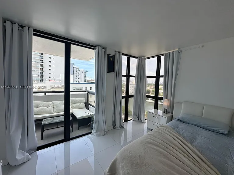 2555 Collins Ave #1114 — Photo 9