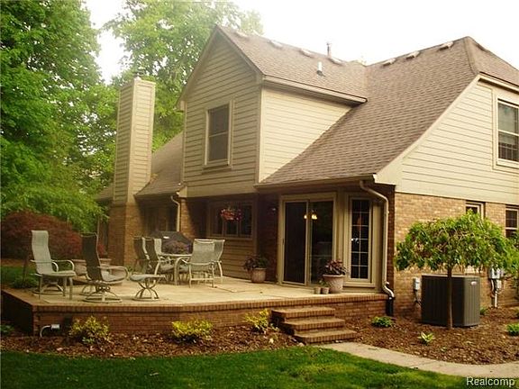 3rd image of 8509 Sherwood Dr #16