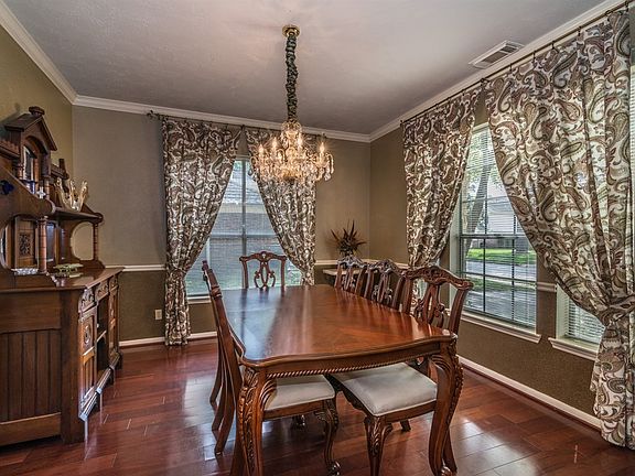 2nd image of 505 Magnolia Cir