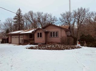 1720 Woodland Ln, Charles City, IA 50616