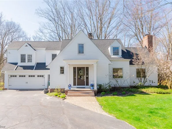 152 Hickory Ln, Moreland Hills, OH 44022